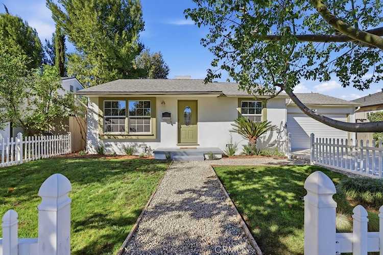 16937 Hartland, Lake Balboa, CA 91406