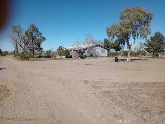 3001 Mcmillan Ln, Phelan, CA 92372