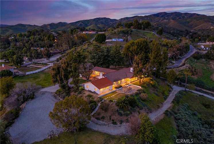 30334 Byfield Rd, Castaic, CA 91384