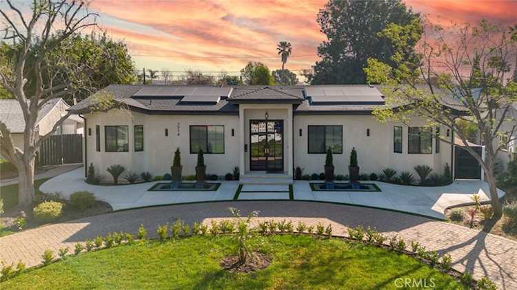 7714 Lasaine Ave, Northridge, CA 91325