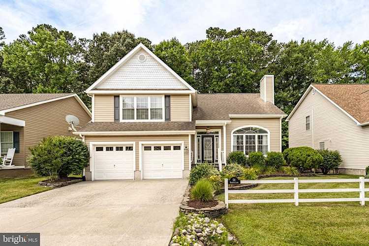  Real Estate for Sale - 58 Hingham Ln in Berlin Photo 1