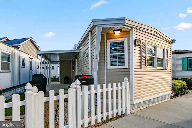  Real Estate for Sale - 119 136th St in Ocean City Photo 1