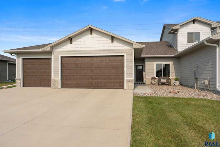 Front exterior view of 5907 S Spirea Ave, Sioux Falls, SD