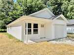364 Oak St Austin IN 47102 | MLS 2025010672 Photo 2