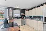 https://cdn.listingphotos.sierrastatic.com/large/v1761377083/263/263_2025011842_15.jpg 2187 Rolling Hill Ct Columbus IN 47201 | MLS 2025011842 Photo 15